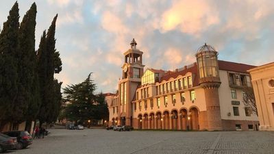 რუმ 4 (ფორ) იუ_8