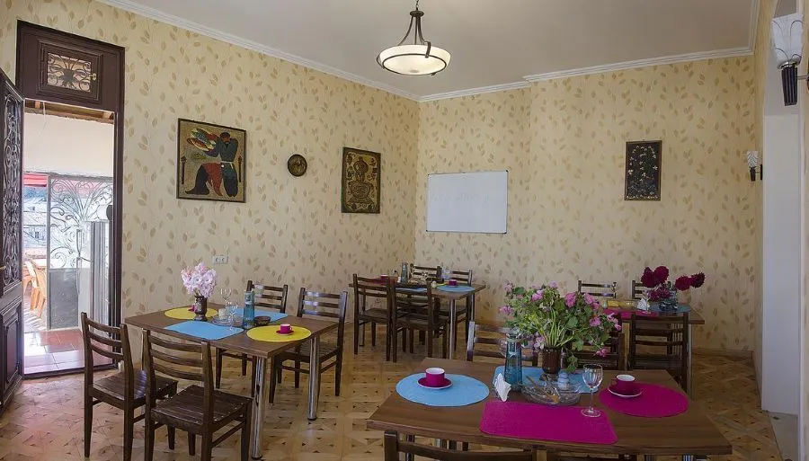 TiflisLux Boutique Guest House — Photo 3