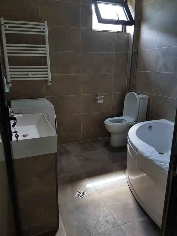 Lika's Guesthouse — Photo 18