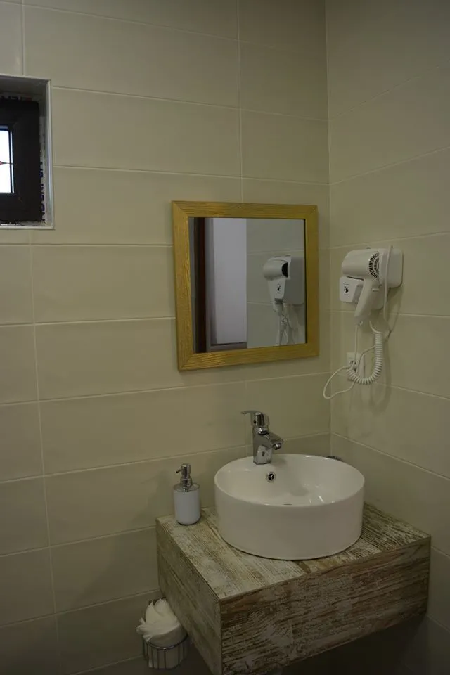 Manoni's Guesthouse — Photo 81