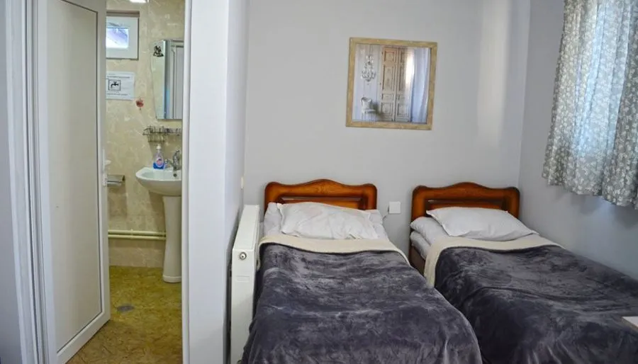 Manoni's Guesthouse — Photo 42