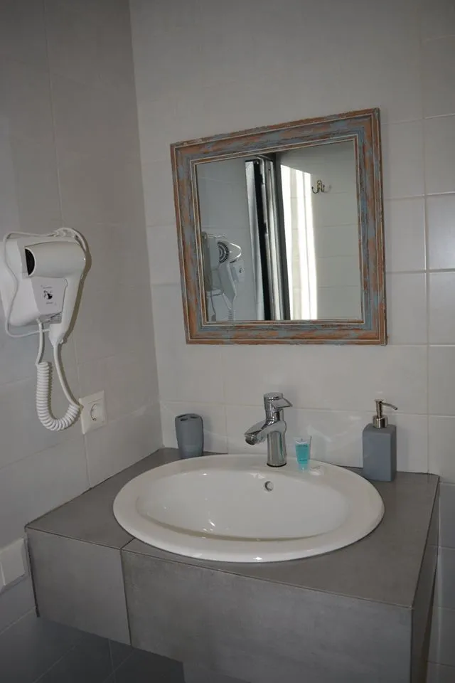 Manoni's Guesthouse — Photo 60