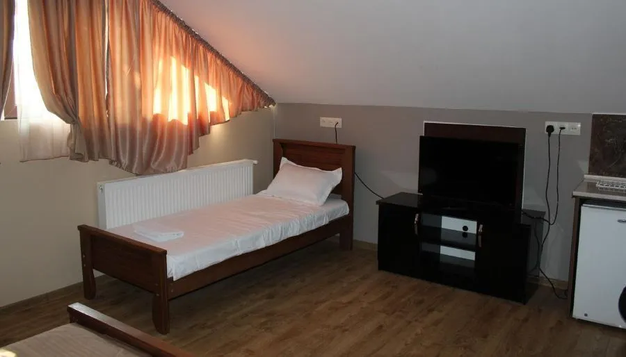 REDHOTEL — Photo 28