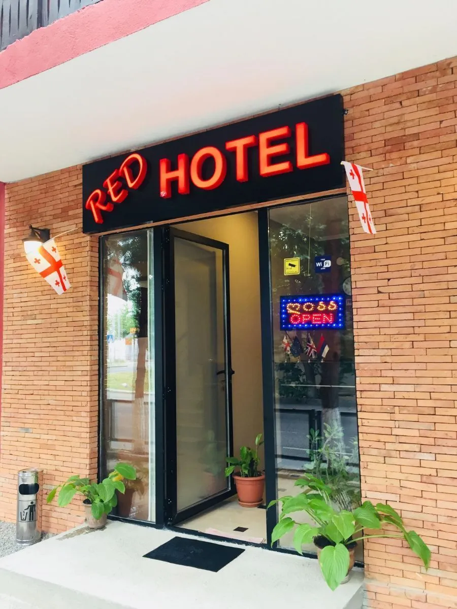 REDHOTEL — Photo 10