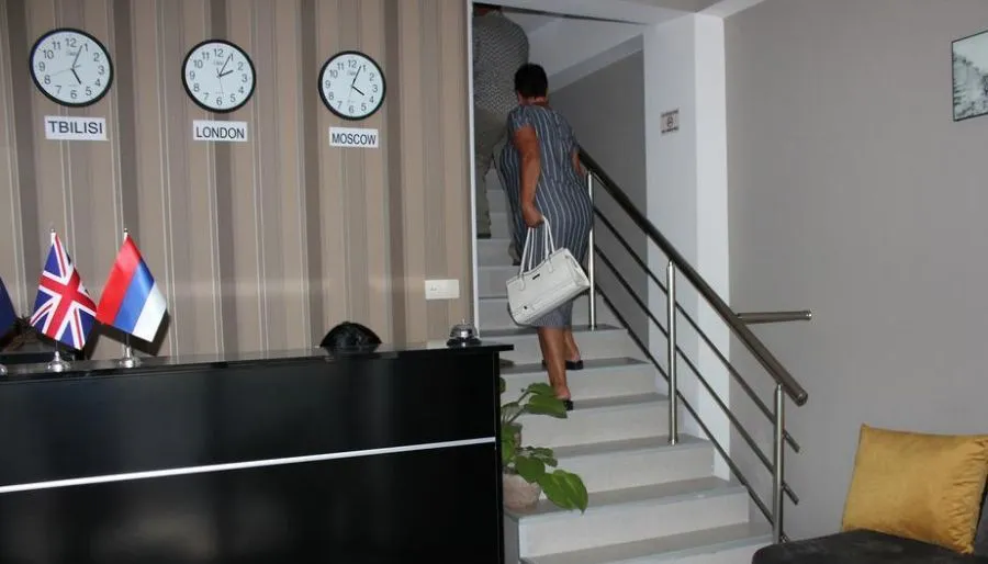 REDHOTEL — Photo 2
