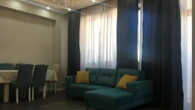 მყუდრო ბინა სასტუმრო "ჰოლიდეი ინნ"-თან