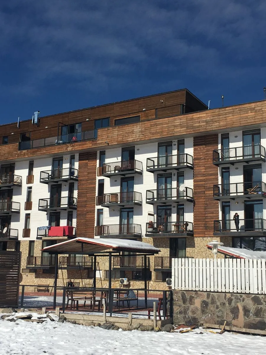 Hotel Mgzavrebi  8th block — Photo 4