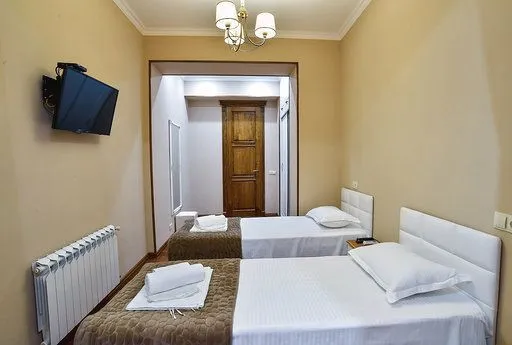 Exclusive Apartment in the Heart of Old Kutaisi — Photo 14