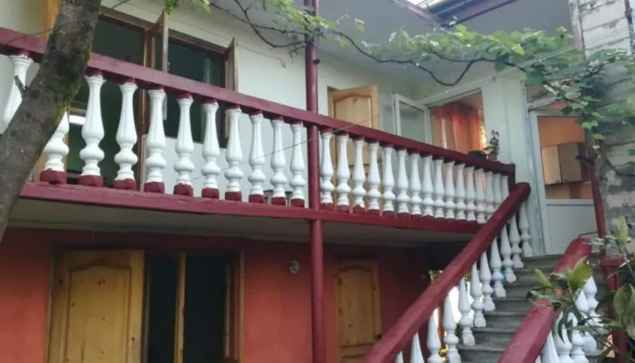 Full House — Photo 30