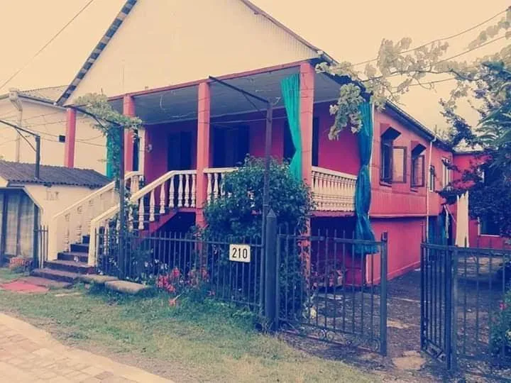 Full House — Photo 28
