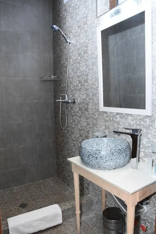 White residence Tsavkisi — Photo 31