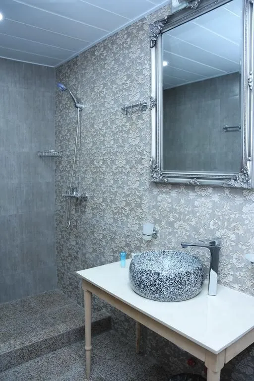 White residence Tsavkisi — Photo 36