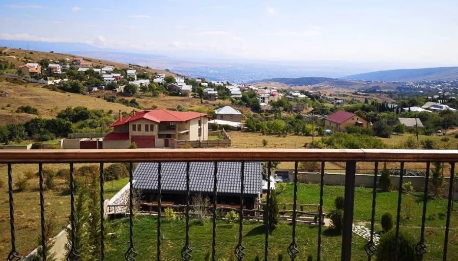 White residence Tsavkisi — Photo 45