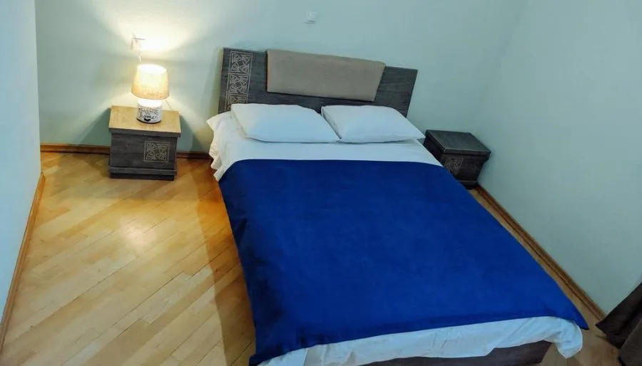 Apartment in old Tbilisi, Metekhi — Photo 31