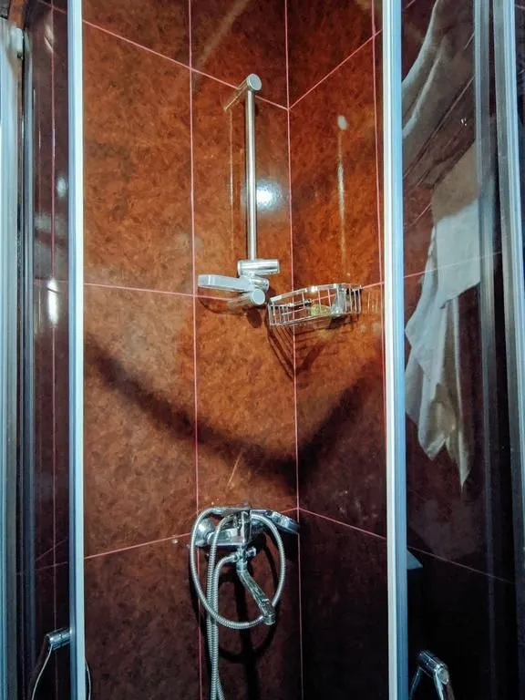 Apartment in old Tbilisi, Metekhi — Photo 10