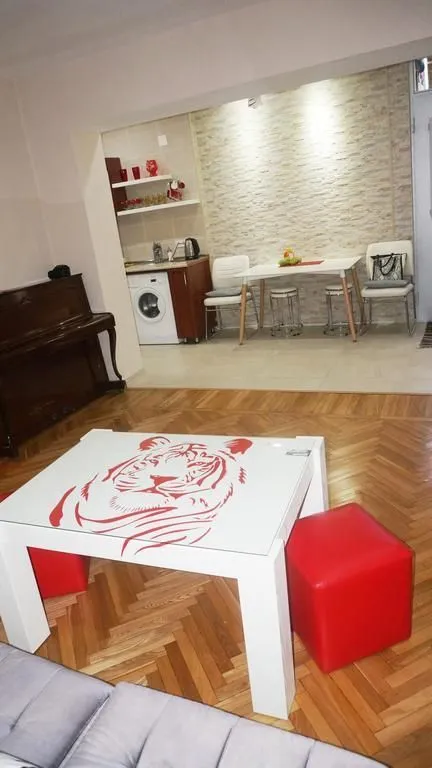 White tiger in  center Tbilisi — Photo 15