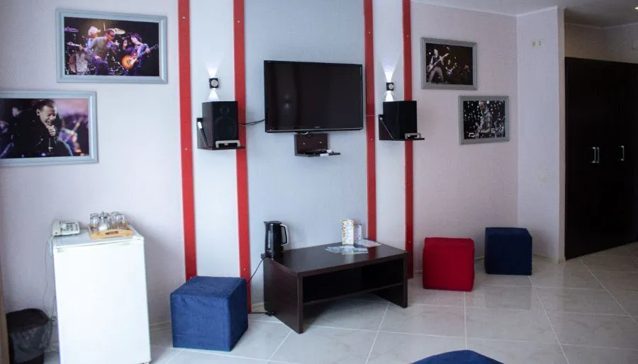 Rock Hotel First Line — Photo 37