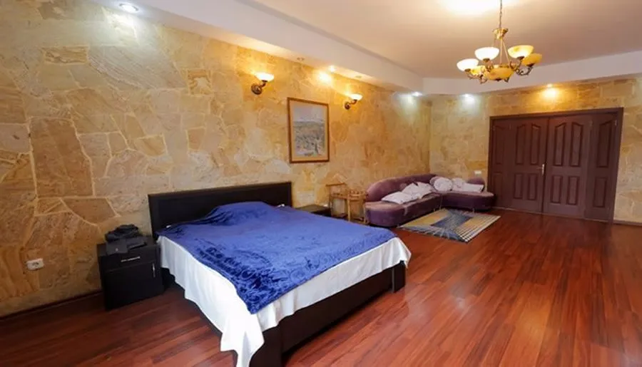 Luxury house in old Tbilisi — Photo 29