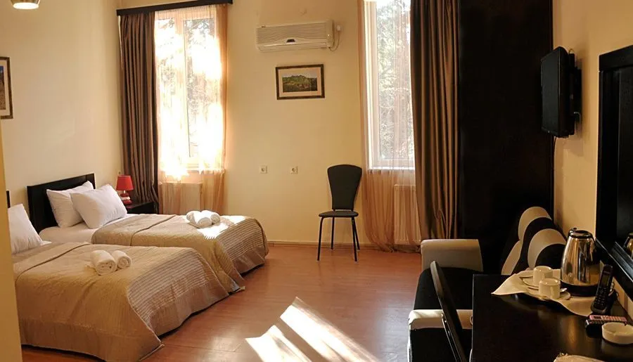 HOTEL AT METRO — Photo 14