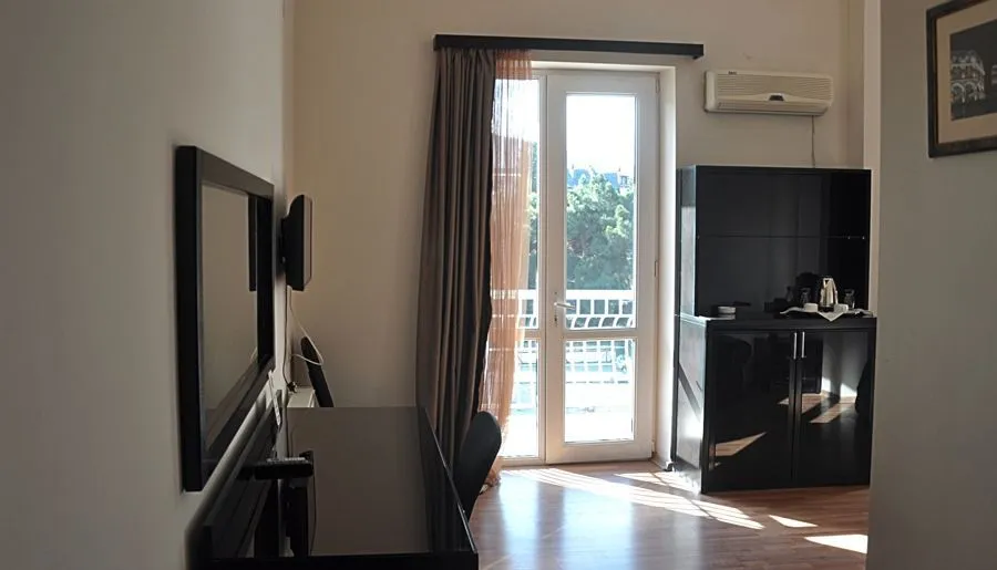 HOTEL AT METRO — Photo 19
