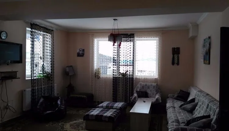 UNIQUE — Photo 2