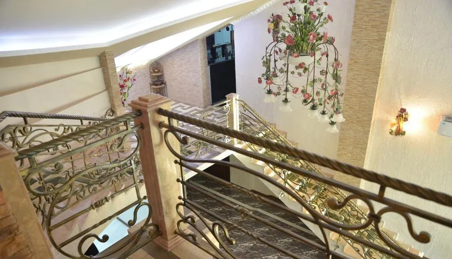 Lux Palace — Photo 9