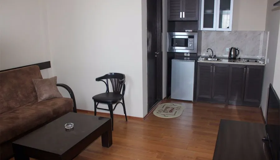 Hotel Mgzavrebi Batumi — Photo 29
